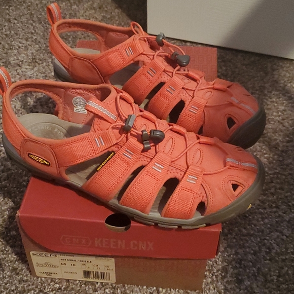 Womens Keen Shoes- Coral colored - Picture 3 of 4